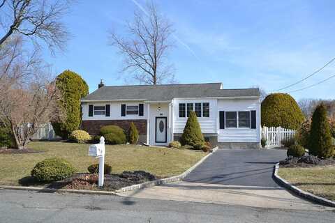 10 Newbrook Lane, East Northport, NY 11731