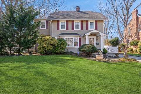 263 Pennsylvania Avenue, Freeport, NY 11520