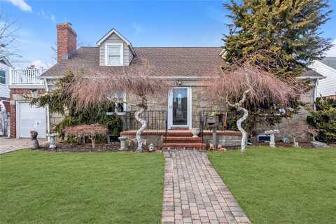 250 Roselle Street, Mineola, NY 11501