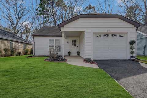 221 Belfast Lane, Ridge, NY 11961
