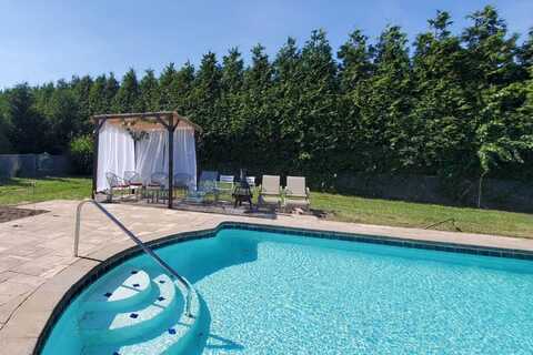 48 E Bayfield Lane, Westhampton Beach, NY 11978