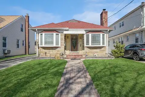 28 Clifford Street, Lynbrook, NY 11563