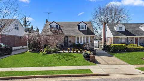 27 Crandall Drive, Mineola, NY 11501