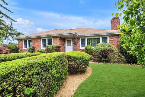 24 2nd Avenue, Locust Valley, NY 11560