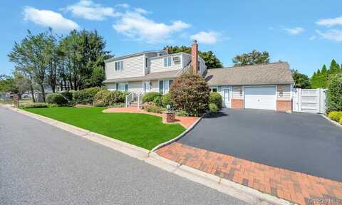 20 Northern Parkway E, Plainview, NY 11803