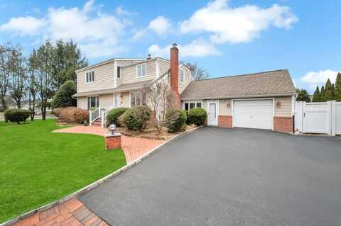 20 Northern Parkway E, Plainview, NY 11803