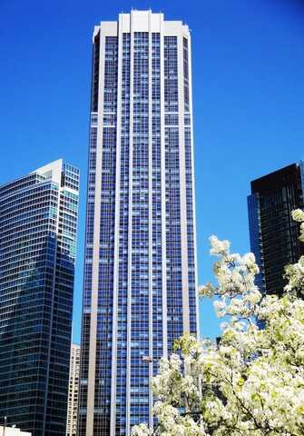 512 N McClurg Court, Chicago, IL 60611