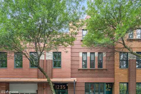 1235 W George Street, Chicago, IL 60657