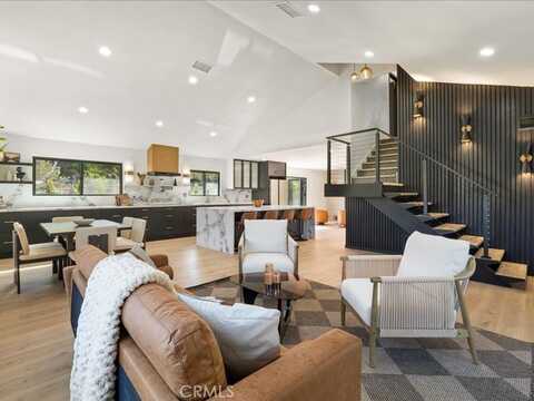 214 Maynard Ave, Newbury Park, CA 91320
