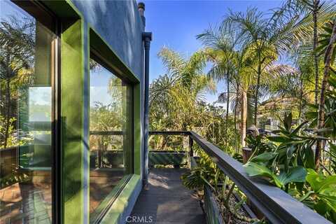 6907 Treasure Trail, Hollywood Hills, CA 90068