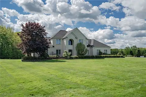 9006 Walkers Lane, Kirtland, OH 44094