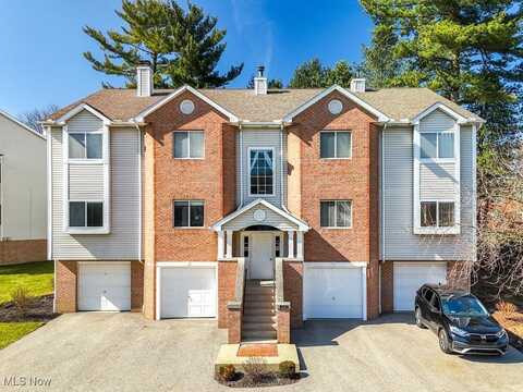 333 Village Pointe Drive, Akron, OH 44313