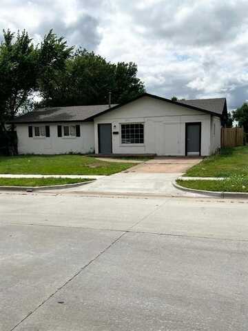 2513 N Nottingham Way, Moore, OK 73160