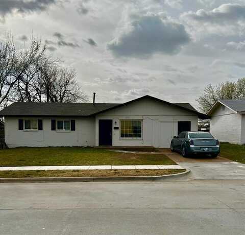 2513 N Nottingham Way, Moore, OK 73160