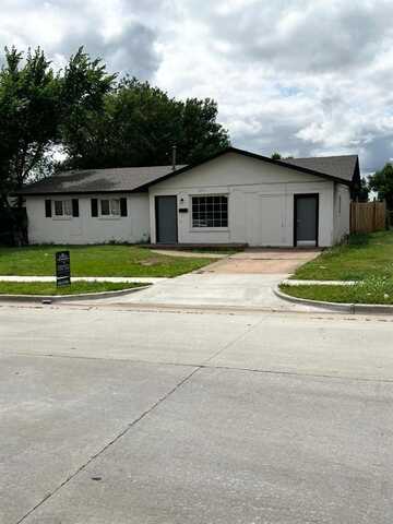 2513 N Nottingham Way, Moore, OK 73160