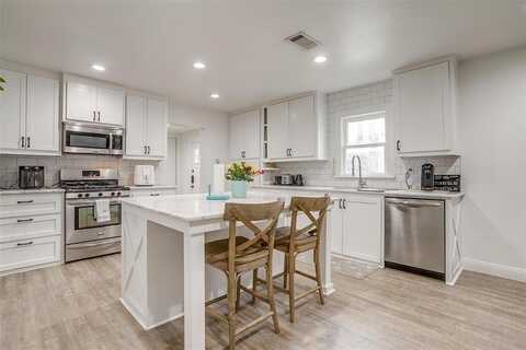 2600 Townsend Drive, Fort Worth, TX 76110