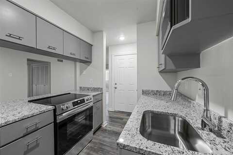 8110 Skillman Street, Dallas, TX 75231