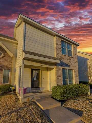 5828 Giddyup Lane, Fort Worth, TX 76179
