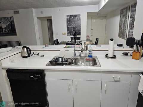 2600 S University Dr, Davie, FL 33328