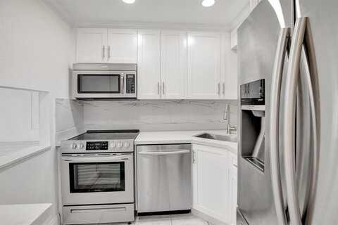 8000 N Sunrise Lakes Dr, Sunrise, FL 33322