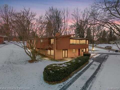 124 Rochdale Drive S, Rochester Hills, MI 48309
