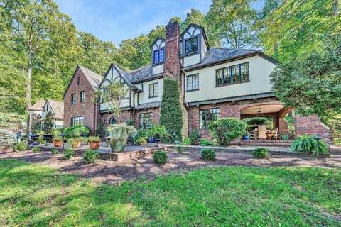 2412 Robin Hood RD SE, Roanoke, VA 24014