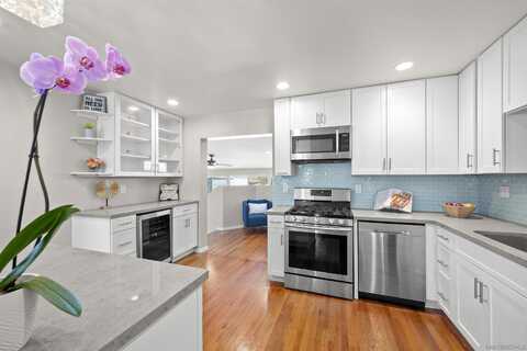 3833 Tomahawk Ln, San Diego, CA 92117