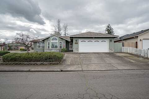 2052 Young Court, Medford, OR 97504