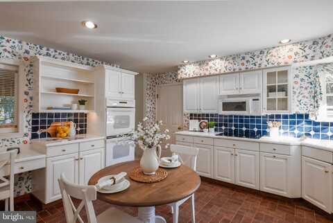 1946 MEADOW LANE, WYOMISSING, PA 19610