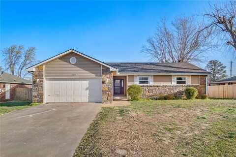 1105 E Linden ST, Rogers, AR 72756