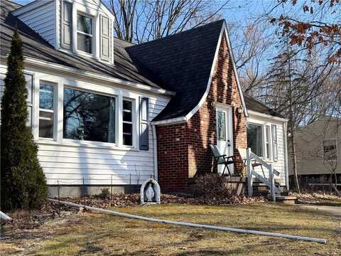 156 Upland Dr, Neshannock Twp, PA 16105
