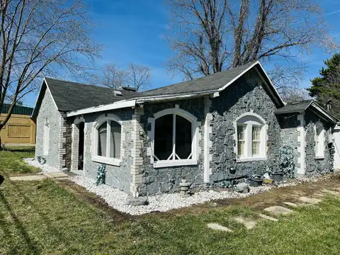 318 W Front Street, New Holland, OH 43145