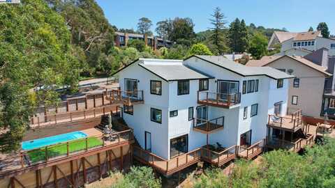 4384 Redwood Rd, Oakland, CA 94619