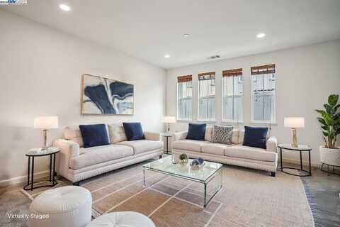 106 Fanuncio Ln, Hayward, CA 94544