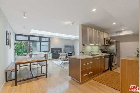 5806 Waring Ave, Los Angeles, CA 90038