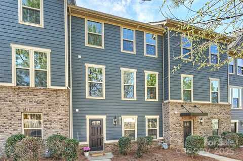1317 Queen Lyon Court, Charlotte, NC 28205