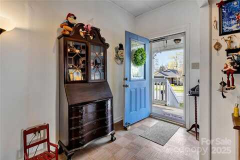 210 W Lee Avenue, Bessemer City, NC 28016