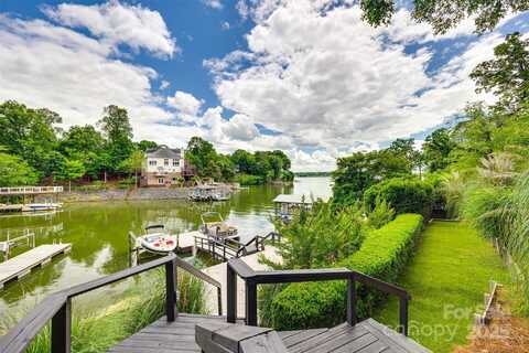 8014 Kiwi Point, Tega Cay, SC 29708