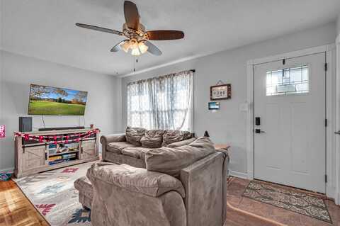 2715 Ashby Avenue, Des Moines, IA 50310