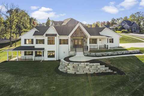 1730 Creek Wood, Dubuque, IA 52003