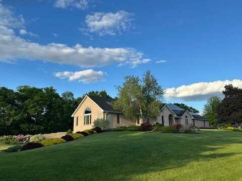 87 Roosevelt, East Dubuque, IL 61025