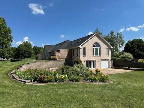 87 Roosevelt, East Dubuque, IL 61025