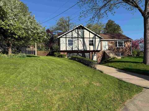 175 York, Dubuque, IA 52003