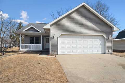 104 Harrison St NE, Cascade, IA 52033