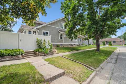 800 E Main St, Manchester, IA 52057