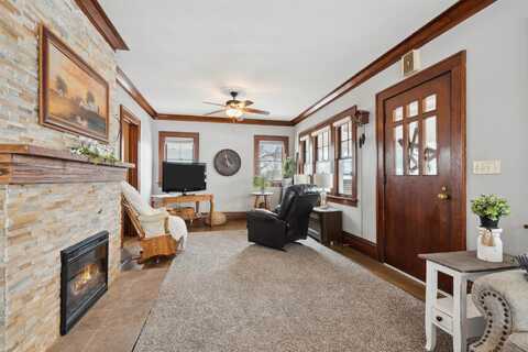 800 E Main St, Manchester, IA 52057