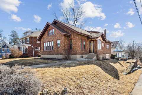1098 W 5th, Dubuque, IA 52001