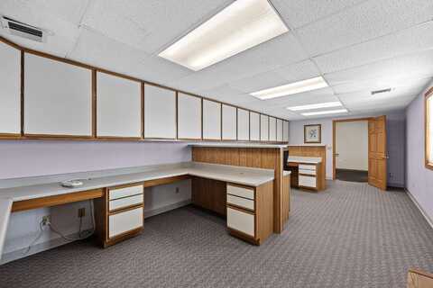 953 E Main, Manchester, IA 52057
