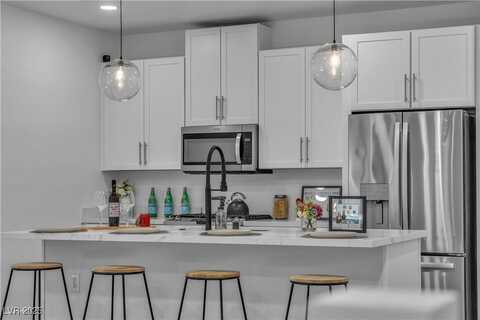 600 N Carriage Hill Drive, Las Vegas, NV 89138