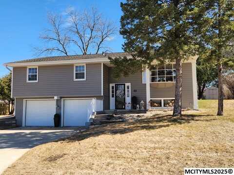 140 Granada Dr, MASON CITY, IA 50401